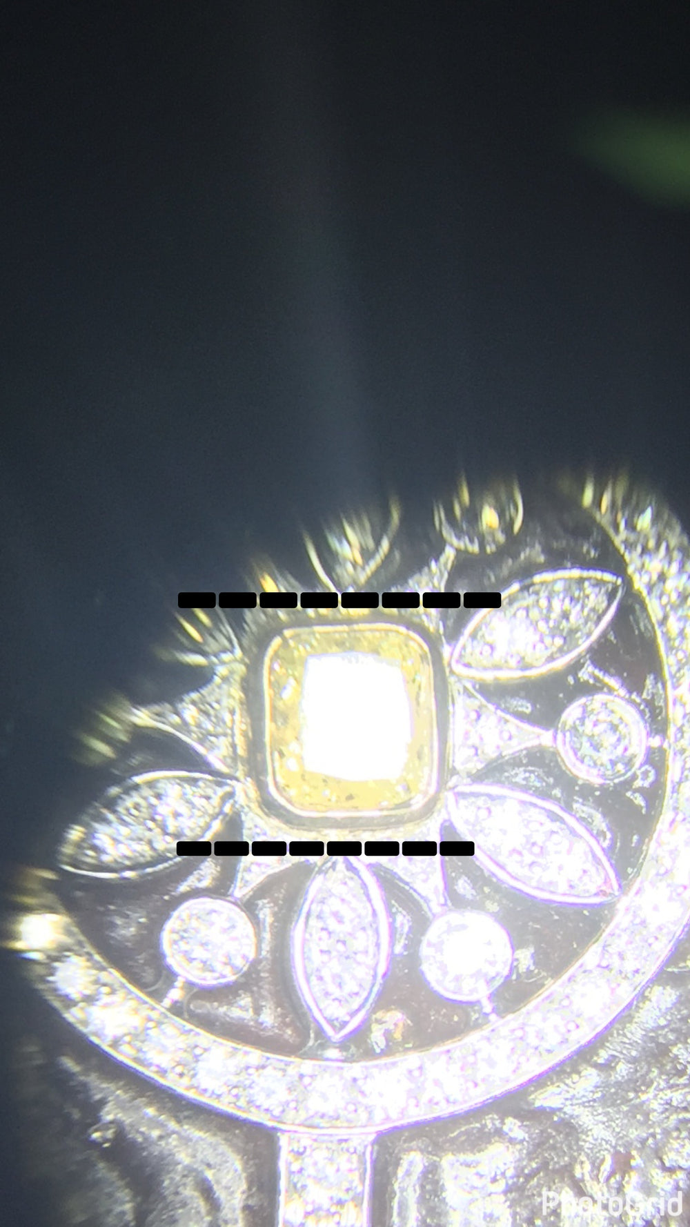 Microscope image of a centre stone with visible misalignment